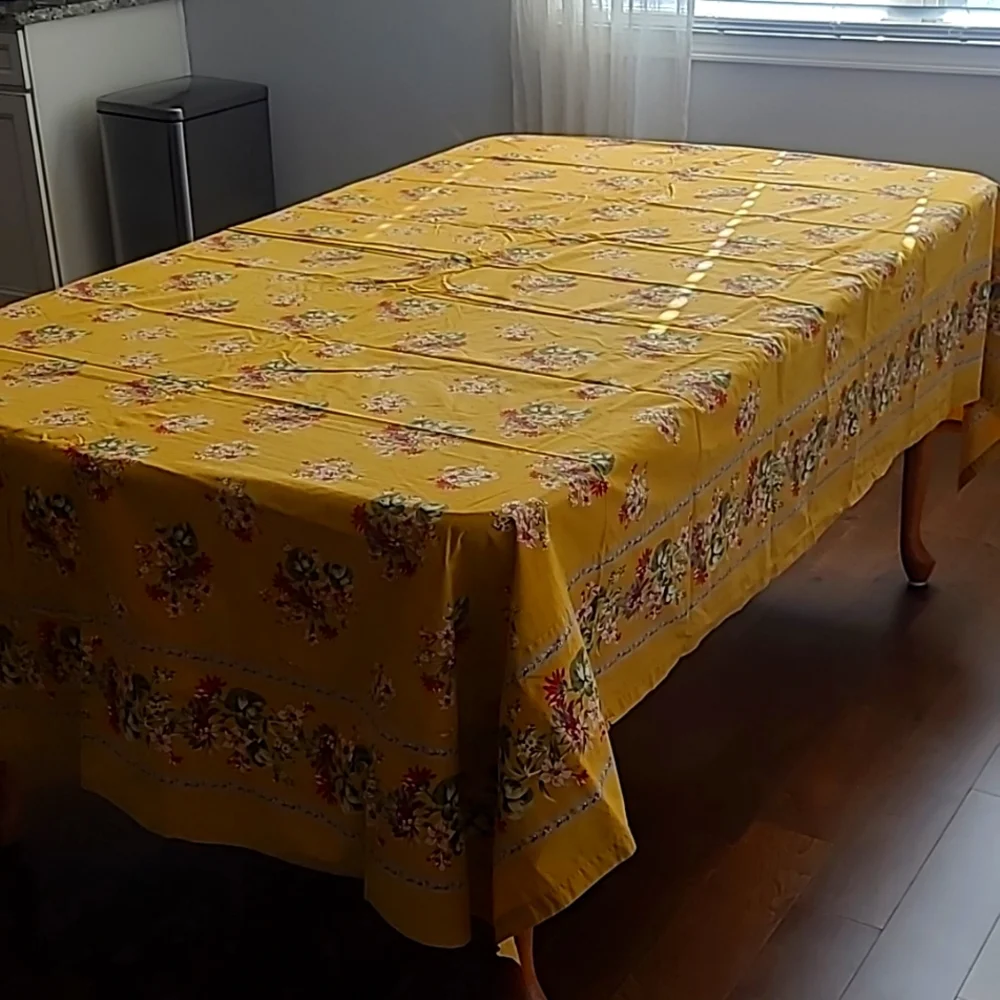 Williams Sonoma Tablecloth 70x108
